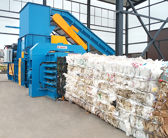 Multifunktionale Ballenpressenlösung für das Recyclingzentrum Weißrussland
