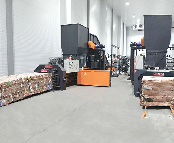 Automatisierte Entsorgungslösung für Verpackungsabfälle im führenden Supermarkt-Logistikzentrum Russlands