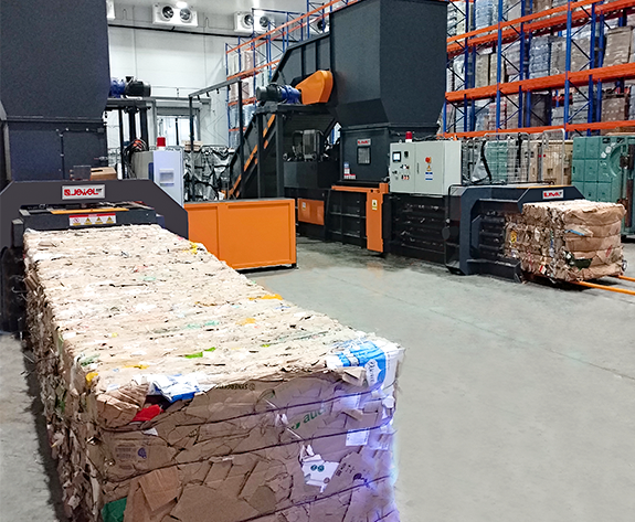 Automatisierte Entsorgungslösung für Verpackungsabfälle im führenden Supermarkt-Logistikzentrum Russlands