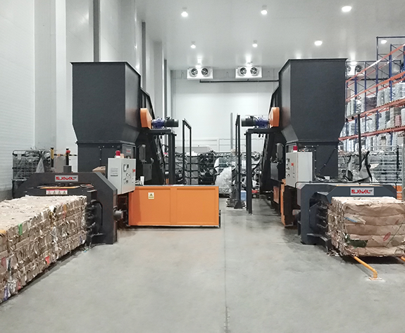 Automatisierte Entsorgungslösung für Verpackungsabfälle im führenden Supermarkt-Logistikzentrum Russlands